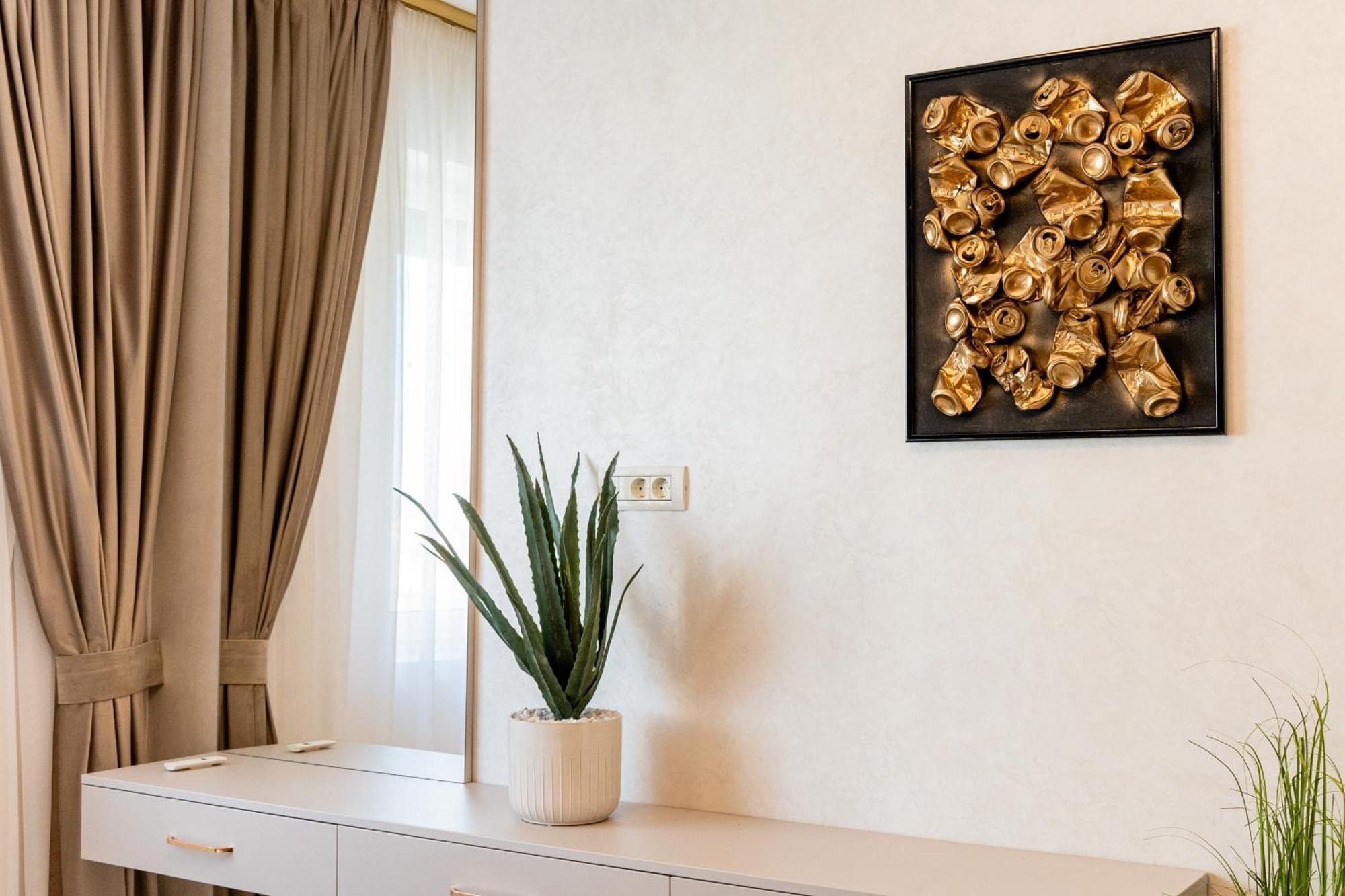Fashion Stay-Valentino Apartment - By Openhouse Giroc Exterior photo
