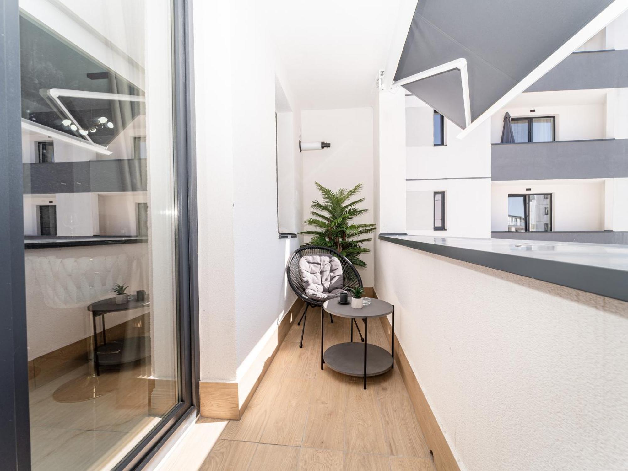 Fashion Stay-Valentino Apartment - By Openhouse Giroc Exterior photo